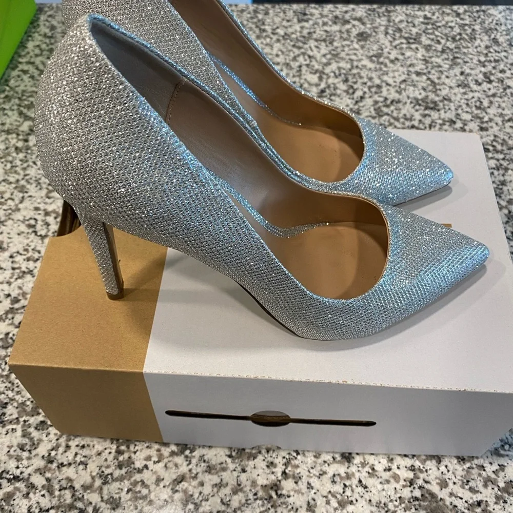 Silver heels - Picture 2 of 7